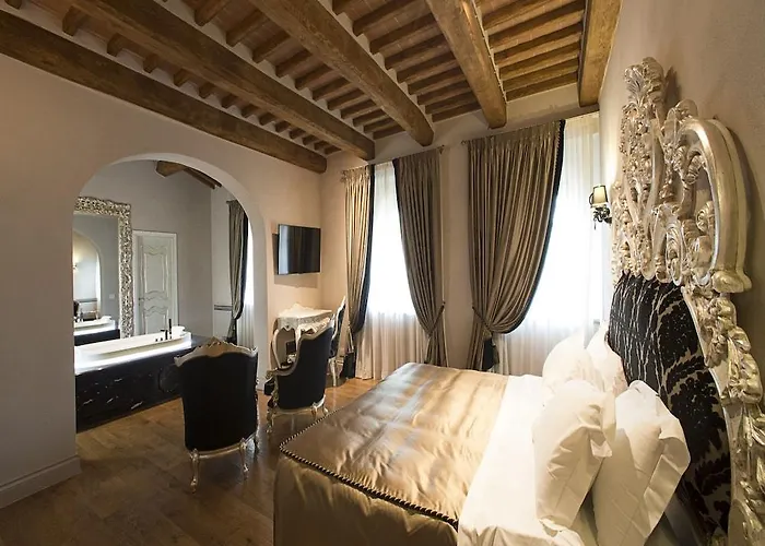 Отель Relais La Corte Dei Papi 5*